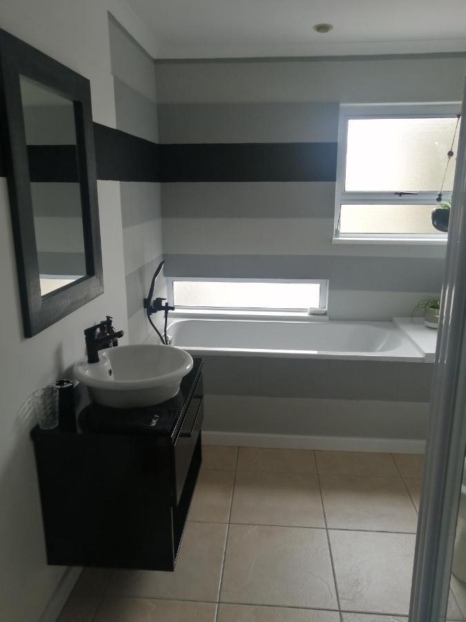 Waterfront Estate Self Catering F10 Apartment Swakopmund Ngoại thất bức ảnh